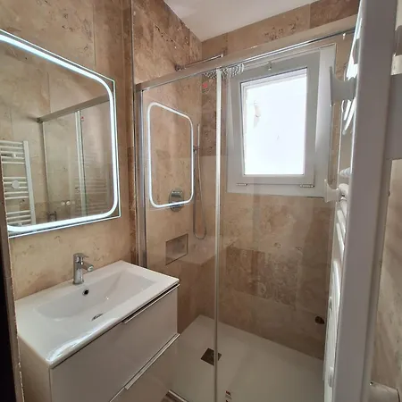 Iconic And Bright Style In 아파트 *