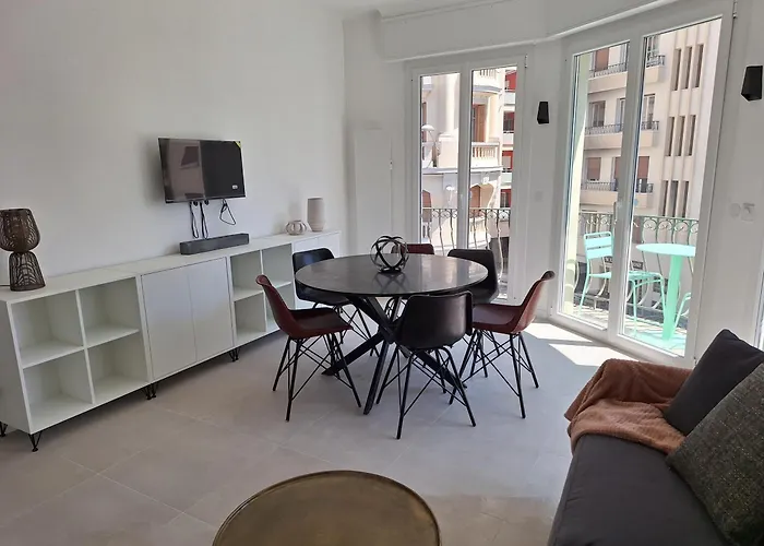 Iconic And Bright Style In Apartamento